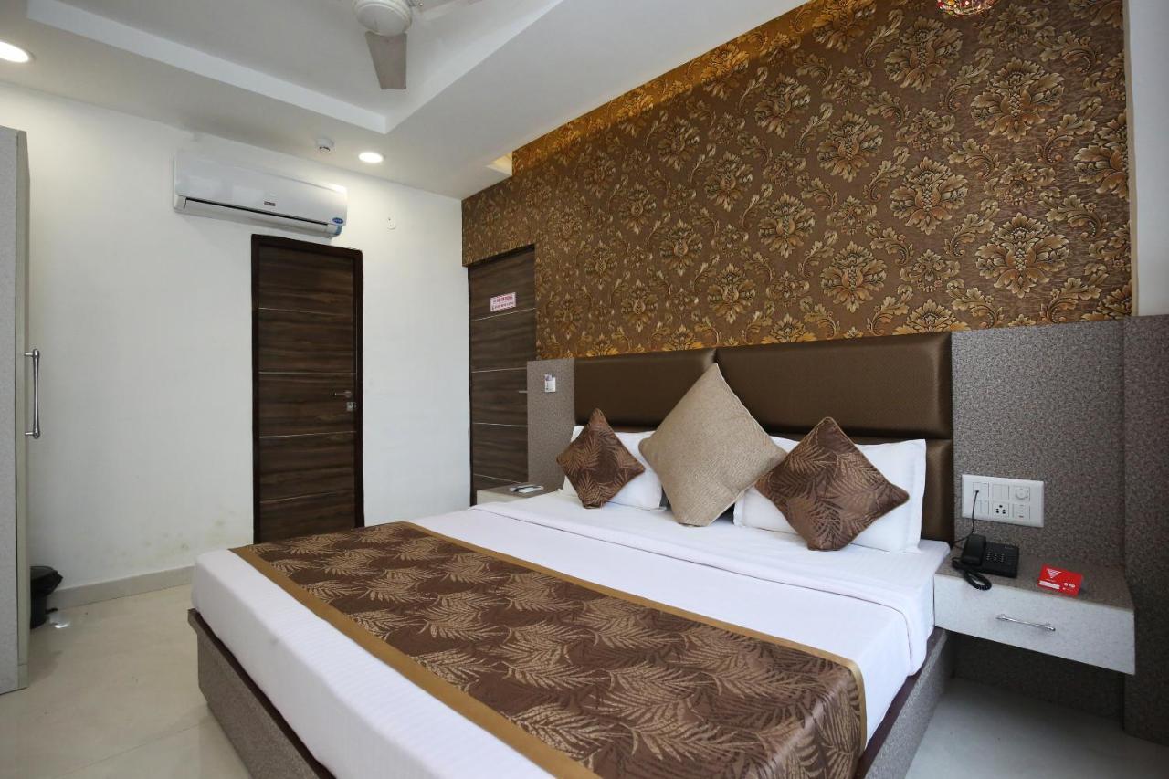 Oyo 9732 Amar Motel Nayagaon Dış mekan fotoğraf