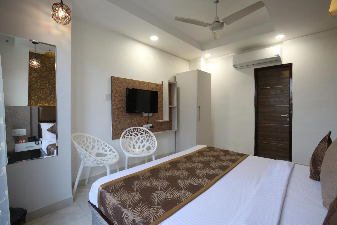 Oyo 9732 Amar Motel Nayagaon Dış mekan fotoğraf