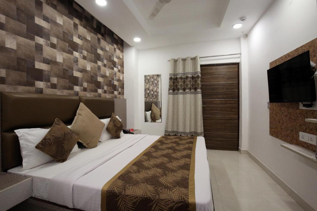 Oyo 9732 Amar Motel Nayagaon Dış mekan fotoğraf